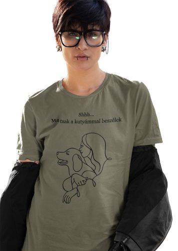Mintás női póló -Shh.. Ma csak a kutyámmal beszélek- military