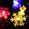 Napelemes színes LED fényfüzér hópehely formákkal, 8 program, 30 LED, 6,5 méter